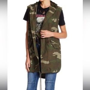 Great Condition! Ashley Mason Lightweight Long Camo Vest